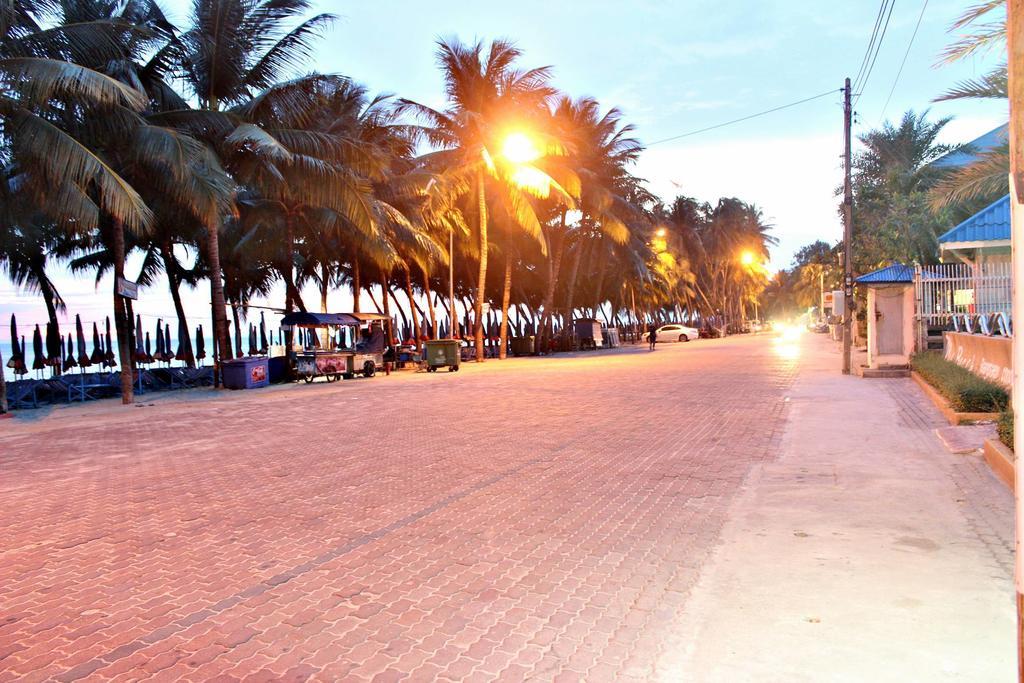 The Day Hotel Chonburi Phòng bức ảnh