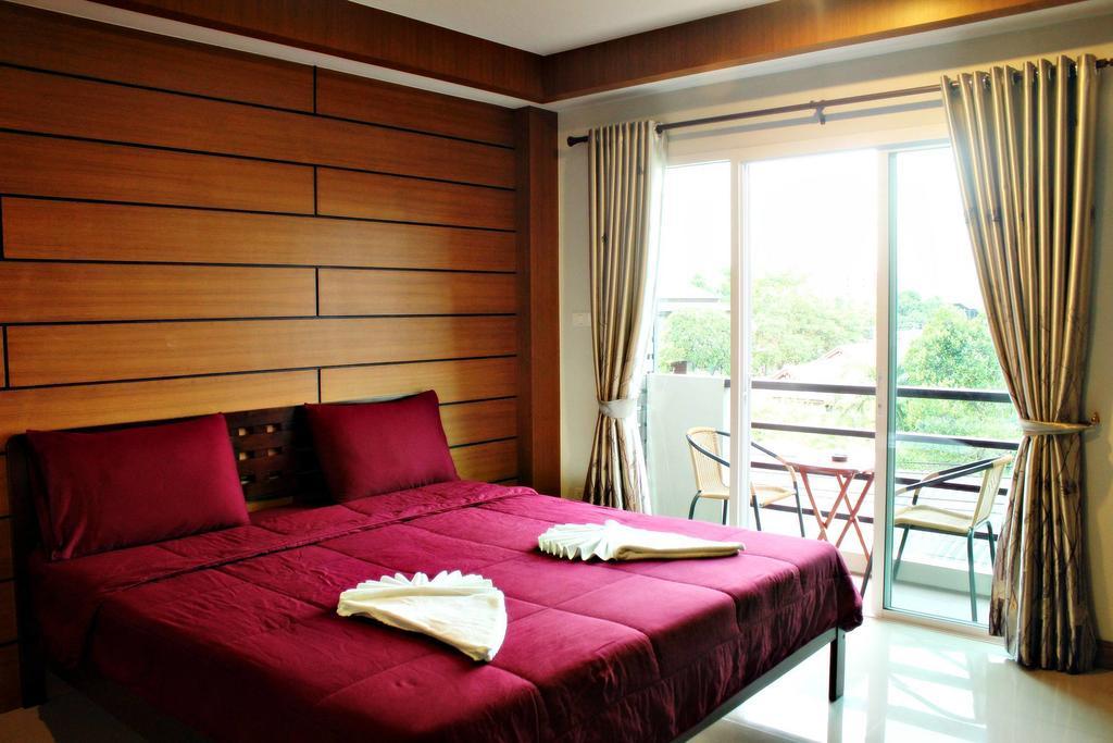 The Day Hotel Chonburi Phòng bức ảnh